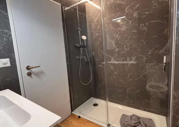 Luxuse Fluee 11 洛伊克巴德